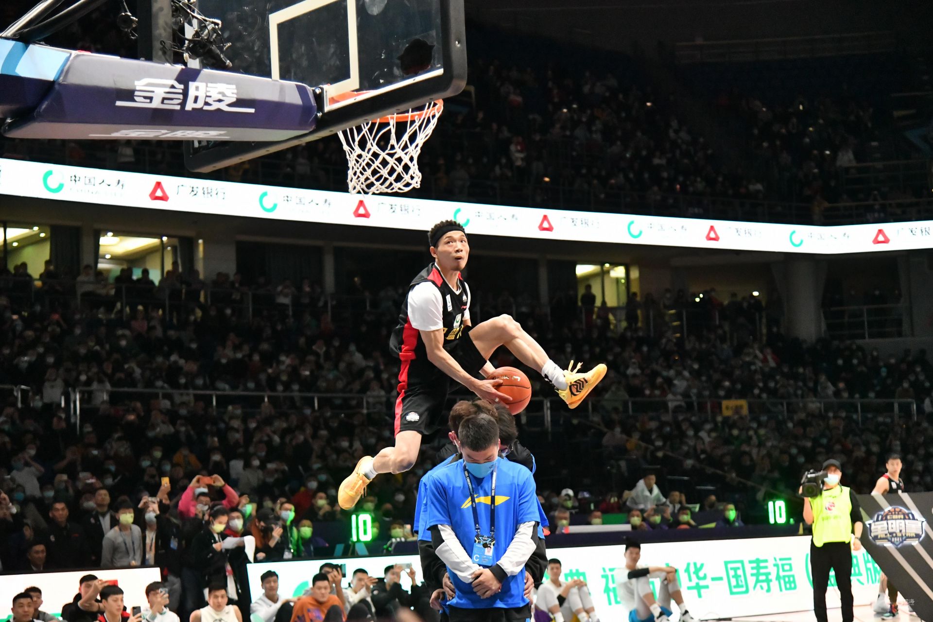 鲁梅尼格称纳帅过于强势和外向，沃勒尔：那就是纳帅的风格