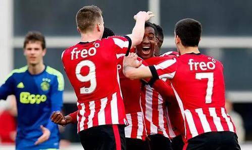 林诗栋苦战七局惜败张本智和 无缘WTT总决赛男单决赛央视新闻客户端.